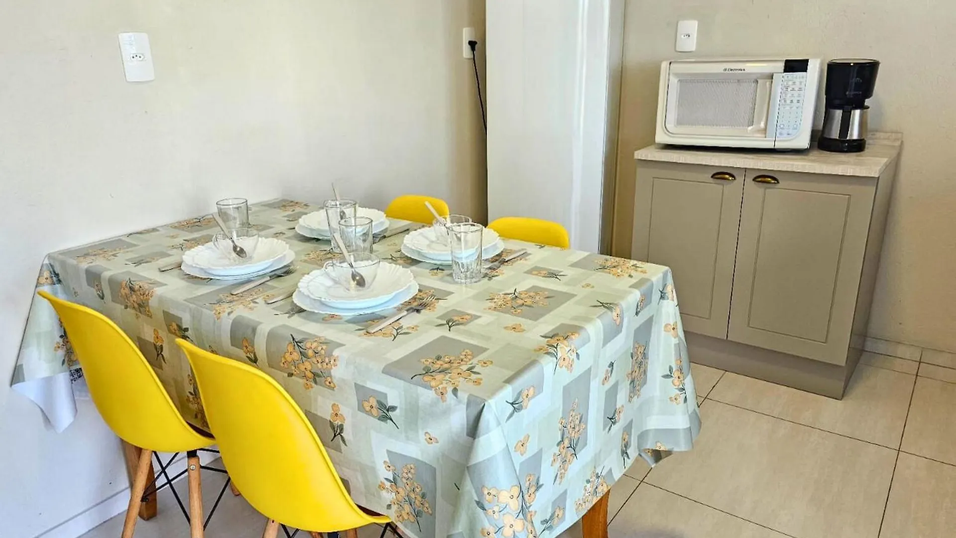 Loft'S -260M Da Praia- C/ Ar -Tv Filmes E Series Navegantes 0*,